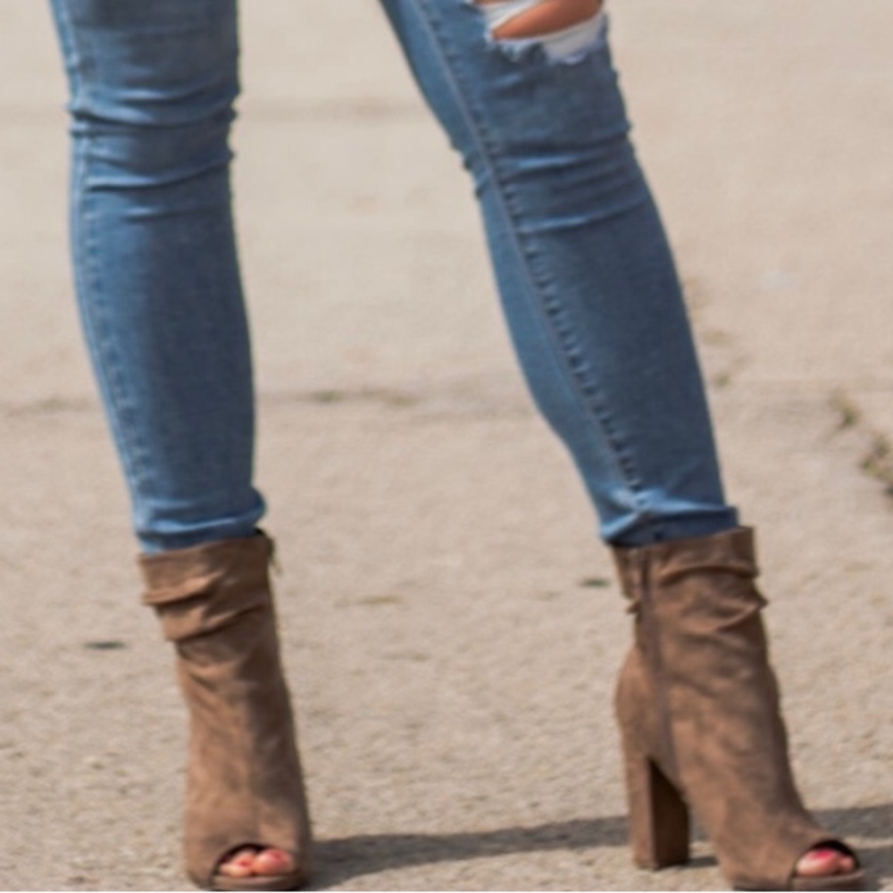 Open toe heeled boot - Picture 2 of 8